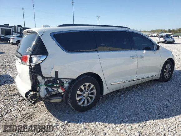 2017 Chrysler Pacifica Touring L with VIN 2C4RC1BG1HR519963, listed as a Copart auction lot 52800915 with 141,225 mi miles and Salvage Title. Bid and sale history available at DreamBid. Image 3.