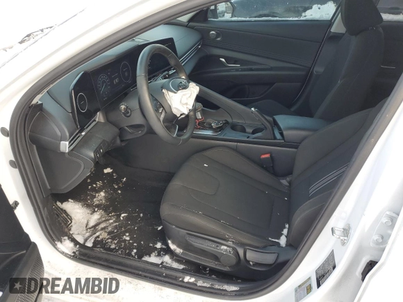2024 Hyundai Elantra SEL z VIN KMHLM4DG0RU736051, wystawiony jako Copart lot #43045135 z przebiegiem 17 648 mil mil oraz Szkoda całkowita • Salvage title. Historia ofert i sprzedaży dostępna na DreamBid. Obrazek 7.