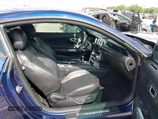 2018 Ford Mustang EcoBoost z VIN 1FA6P8TH0J5104312, wystawiony jako IAAI lot #42532806 z przebiegiem 87 564 mil mil oraz . Historia ofert i sprzedaży dostępna na DreamBid. Obrazek 5.