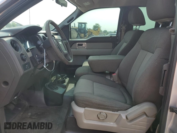 2010 Ford F-150 XL z VIN 1FTEX1EW8AFD60068, wystawiony jako Copart lot #60748165 z przebiegiem 161 662 mil mil oraz Czysty tytuł • Clean title. Historia ofert i sprzedaży dostępna na DreamBid. Obrazek 7.