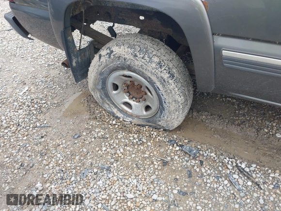 2002 Chevrolet Silverado 1500HD LT with VIN 1GCGK13U22F125563, listed as a IAAI auction lot 42172310 with 155,416 mi miles and . Bid and sale history available at DreamBid. Image 13.