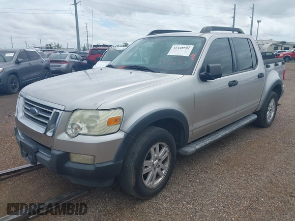 2008 Ford Explorer Sport Trac XLT z VIN 1FMEU31E18UA25835, wystawiony jako IAAI lot #42448591 z przebiegiem 139 120 mil mil oraz . Historia ofert i sprzedaży dostępna na DreamBid. Obrazek 2.