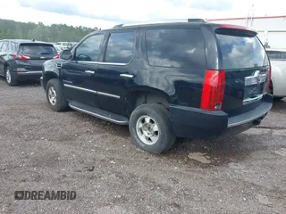 2007 Cadillac Escalade z VIN 1GYFK638X7R420955, wystawiony jako IAAI lot #42313073 z przebiegiem 175 578 mil mil oraz . Historia ofert i sprzedaży dostępna na DreamBid. Obrazek 3.