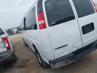 2017 Chevrolet Express Passenger LT z VIN 1GAZGPFG6H1203750, wystawiony jako IAAI lot #42782626 z przebiegiem 193 843 mil mil oraz . Historia ofert i sprzedaży dostępna na DreamBid. Obrazek 3.