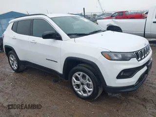 2025 Jeep Compass Latitude с VIN 3C4NJDBN5ST597882, выставлен на аукционе IAAI как лот 42540918 с пробегом 831 миль миль и . История ставок и продаж доступна на DreamBid. Изображение 1.