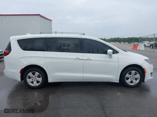 2020 Chrysler Pacifica Touring with VIN 2C4RC1FG4LR135808, listed as a IAAI auction lot 41932205 with 152,073 mi miles. Bid and sale history available at carsss.com. Image 13.