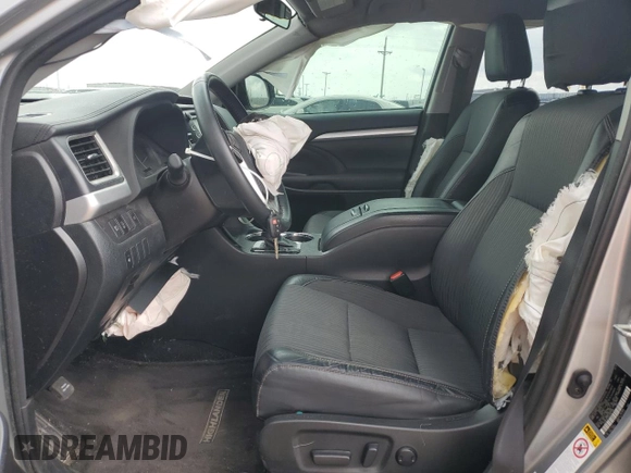 2018 Toyota Highlander LE z VIN 5TDBZRFHXJS907286, wystawiony jako Copart lot #54560925 z przebiegiem 77 868 mil mil oraz Szkoda całkowita • Salvage title. Historia ofert i sprzedaży dostępna na DreamBid. Obrazek 7.