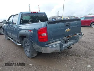 2011 Chevrolet Silverado 1500 LT with VIN 3GCPKSE33BG308883, listed as a IAAI auction lot 42130470 with 232,462 mi miles. Bid and sale history available at carsss.com. Image 3.