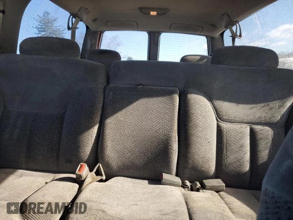 1997 GMC Suburban z VIN 3GKGK26J9VG515459, wystawiony jako Copart lot #87515385 z przebiegiem 205 982 mil mil oraz Szkoda całkowita • Salvage title. Historia ofert i sprzedaży dostępna na DreamBid. Obrazek 10.