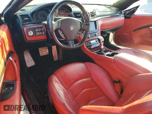 2013 Maserati GranTurismo Sport с VIN ZAM45VLA0D0069194, выставлен на аукционе Copart как лот 84061174 с пробегом 84 549 миль миль и Списание • Salvage title. История ставок и продаж доступна на DreamBid. Изображение 8.
