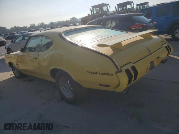 1970 Oldsmobile Cutlass z VIN 336870M260230, wystawiony jako Copart lot #69218634 z przebiegiem 99 839 mil mil oraz Szkody całkowita. Historia ofert i sprzedaży dostępna na DreamBid. Obrazek 2.