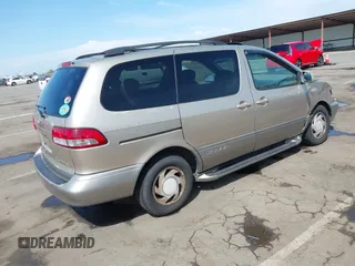 2002 Toyota Sienna LE with VIN 4T3ZF13C32U486822, listed as a IAAI auction lot 42019920 with 212,606 mi miles. Bid and sale history available at carsss.com. Image 4.