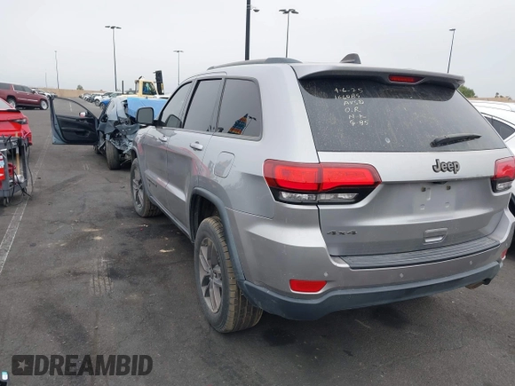 2016 Jeep Grand Cherokee Laredo z VIN 1C4RJFAG3GC457431, wystawiony jako IAAI lot #41993167 z przebiegiem 61 427 mil mil oraz . Historia ofert i sprzedaży dostępna na DreamBid. Obrazek 3.