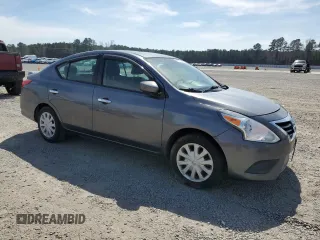 2019 Nissan Versa SV z VIN 3N1CN7AP2KL800634, wystawiony jako Copart lot #49775895 z przebiegiem 115 948 mil mil oraz Czysty tytuł • Clean title. Historia ofert i sprzedaży dostępna na DreamBid. Obrazek 4.