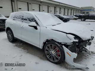 2015 Porsche Cayenne Turbo z VIN WP1AC2A28FLA80645, wystawiony jako Copart lot #45546165 z przebiegiem 105 952 mil mil oraz Szkoda całkowita • Salvage title. Historia ofert i sprzedaży dostępna na DreamBid. Obrazek 4.