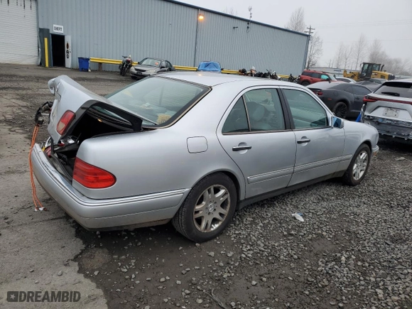 1999 Mercedes-Benz E-Class with VIN WDBJF65H0XA773509, listed as a Copart auction lot 88336875 with 416,203 mi miles and Salvage Title. Bid and sale history available at carsss.com. Image 3.