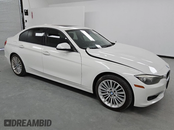2012 BMW 3 Series 328i z VIN WBA3A5C57CF342137, wystawiony jako Copart lot #52630715 z przebiegiem 133 308 mil mil oraz Czysty tytuł • Clean title. Historia ofert i sprzedaży dostępna na DreamBid. Obrazek 4.