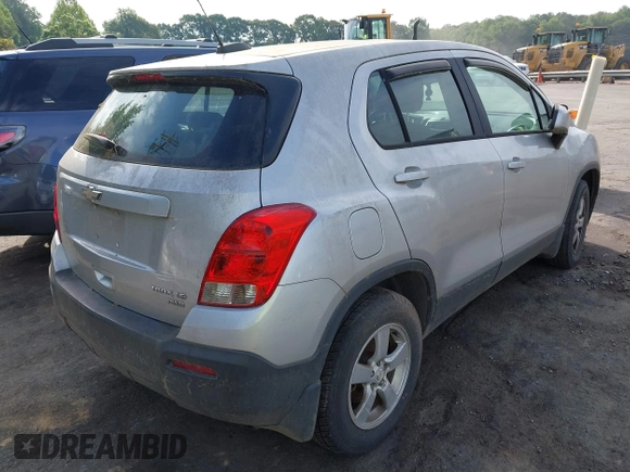 2016 Chevrolet Trax LS z VIN KL7CJNSB6GB663624, wystawiony jako IAAI lot #42207134 z przebiegiem 96 751 mil mil oraz . Historia ofert i sprzedaży dostępna na DreamBid. Obrazek 4.