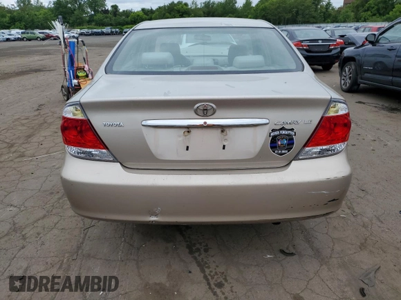 2005 Toyota Camry STD z VIN 4T1BE32K75U522999, wystawiony jako Copart lot #59615405 z przebiegiem Nie podano mil oraz Nie do naprawy • Non repairable. Historia ofert i sprzedaży dostępna na DreamBid. Obrazek 6.