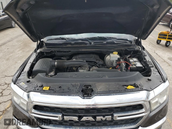 2019 Ram 1500 Tradesman z VIN 1C6RRECTXKN667039, wystawiony jako Copart lot #55602495 z przebiegiem 101 702 mil mil oraz Szkoda całkowita • Salvage title. Historia ofert i sprzedaży dostępna na DreamBid. Obrazek 11.
