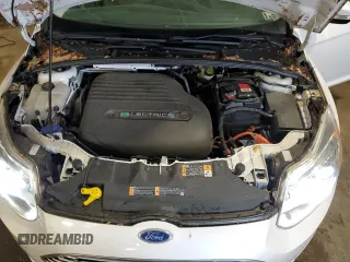 2014 Ford Focus Electric z VIN 1FADP3R45EL344648, wystawiony jako Copart lot #57118335 z przebiegiem 60 347 mil mil oraz Szkoda całkowita • Salvage title. Historia ofert i sprzedaży dostępna na DreamBid. Obrazek 11.