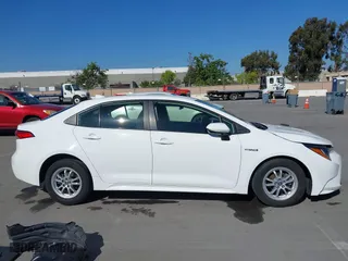 2021 Toyota Corolla Hybrid LE with VIN JTDEAMDE6MJ032371, listed as a IAAI auction lot 42086942 with 68,335 mi miles. Bid and sale history available at carsss.com. Image 14.