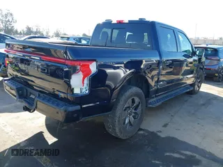 2022 Ford F-150 Lightning Pro z VIN 1FT6W1EV8NWG04113, wystawiony jako IAAI lot #41765532 z przebiegiem 48 990 mil mil oraz . Historia ofert i sprzedaży dostępna na DreamBid. Obrazek 4.