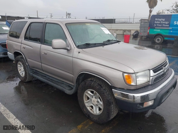 2001 Toyota 4Runner SR5 with VIN JT3GN86R210208231, listed as a IAAI auction lot 41713416 with 281,993 mi miles. Bid and sale history available at carsss.com. Image 1.