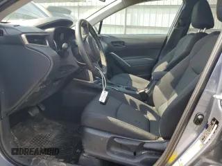 2022 Toyota Corolla Cross LE z VIN 7MUCAAAG1NV019209, wystawiony jako Copart lot #52575315 z przebiegiem 35 338 mil mil oraz Szkoda całkowita • Salvage title. Historia ofert i sprzedaży dostępna na DreamBid. Obrazek 7.