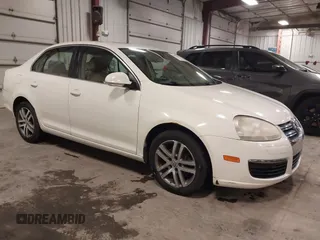 2005 Volkswagen Jetta 2.5L с VIN 3VWSF71K55M627164, выставлен на аукционе IAAI как лот 41472265 с пробегом 233 937 миль миль и . История ставок и продаж доступна на DreamBid. Изображение 1.