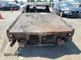1979 Cadillac Eldorado z VIN 6L57B9E638130, wystawiony jako Copart lot #56873134 z przebiegiem Nie podano mil oraz Nie do naprawy • Non repairable. Historia ofert i sprzedaży dostępna na DreamBid. Obrazek 5.