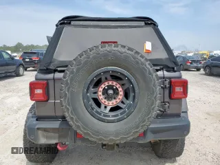 2018 Jeep Wrangler Unlimited Rubicon with VIN 1C4HJXFG6JW166731, listed as a Copart auction lot 56997385 with 117,713 mi miles and Salvage title. Bid and sale history available at DreamBid. Image 6.