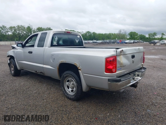 2007 Dodge Dakota ST z VIN 1D7HE22K37S177984, wystawiony jako IAAI lot #42330481 z przebiegiem 98 424 mil mil oraz . Historia ofert i sprzedaży dostępna na DreamBid. Obrazek 3.