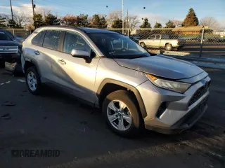 2021 Toyota RAV4 XLE with VIN 2T3P1RFV0MC175838, listed as a Copart auction lot 81320464 with 197,868 mi miles and Salvage Title. Bid and sale history available at carsss.com. Image 4.