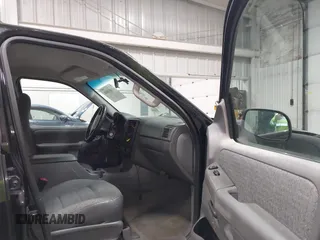 2002 Ford Explorer XLS z VIN 1FMZU72E32ZA31184, wystawiony jako IAAI lot #42013868 z przebiegiem Nie podano mil oraz . Historia ofert i sprzedaży dostępna na DreamBid. Obrazek 5.
