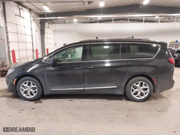 2018 Chrysler Pacifica Touring L with VIN 2C4RC1BG1JR270408, listed as a IAAI auction lot 41510671 with 126,000 mi miles. Bid and sale history available at carsss.com. Image 14.