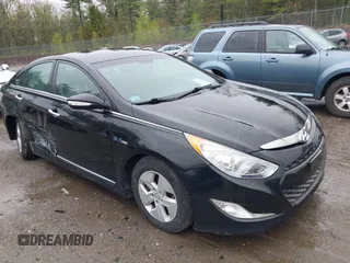 2012 Hyundai Sonata Hybrid z VIN KMHEC4A40CA031572, wystawiony jako IAAI lot #42161534 z przebiegiem 67 663 mil mil oraz . Historia ofert i sprzedaży dostępna na DreamBid. Obrazek 1.
