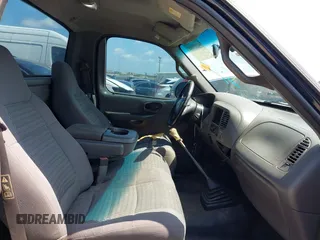 2002 Ford F-150 XL z VIN 1FTRF17292NA08851, wystawiony jako IAAI lot #42559503 z przebiegiem Nie podano mil oraz . Historia ofert i sprzedaży dostępna na DreamBid. Obrazek 5.
