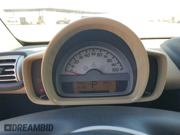 2008 Smart fortwo Pure z VIN WMEEJ31X78K123537, wystawiony jako Copart lot #48391295 z przebiegiem 94 051 mil mil oraz Szkody całkowita. Historia ofert i sprzedaży dostępna na DreamBid. Obrazek 9.