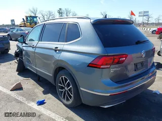 2021 Volkswagen Tiguan SE with VIN 3VV2B7AX3MM116529, listed as a IAAI auction lot 41839843 with 45,287 mi miles. Bid and sale history available at carsss.com. Image 3.