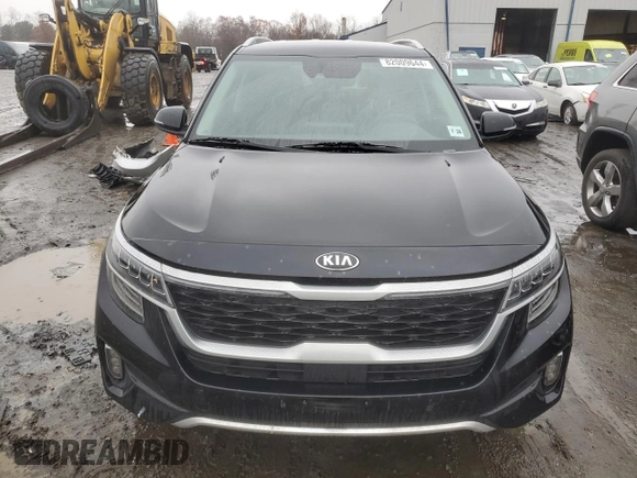 2021 Kia Seltos SX with VIN KNDETCA29M7217543, listed as a Copart auction lot 82009644 with 56,270 mi miles and Salvage Title. Bid and sale history available at carsss.com. Image 5.