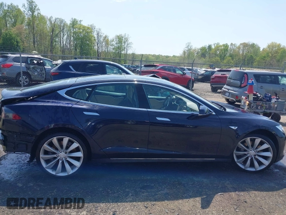 2013 Tesla Model S z VIN 5YJSA1CN5DFP20579, wystawiony jako IAAI lot #41983339 z przebiegiem 80 118 mil mil oraz . Historia ofert i sprzedaży dostępna na DreamBid. Obrazek 14.