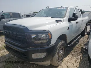 2024 Ram 2500 Tradesman z VIN 3C6UR5HL6RG270224, wystawiony jako Copart lot #45301145 z przebiegiem 44 193 mil mil oraz Szkoda całkowita • Salvage title. Historia ofert i sprzedaży dostępna na DreamBid. Obrazek 1.
