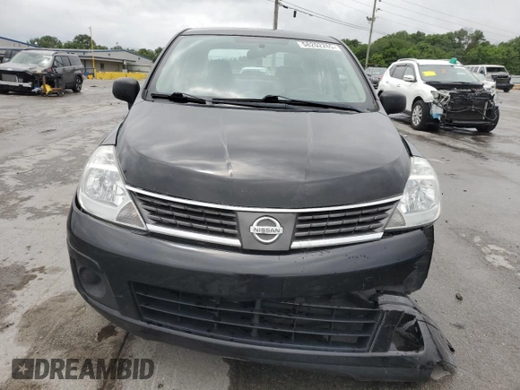 2009 Nissan Versa 1.6 z VIN 3N1CC11EX9L465053, wystawiony jako Copart lot #58202265 z przebiegiem 212 058 mil mil oraz Szkoda całkowita • Salvage title. Historia ofert i sprzedaży dostępna na DreamBid. Obrazek 5.