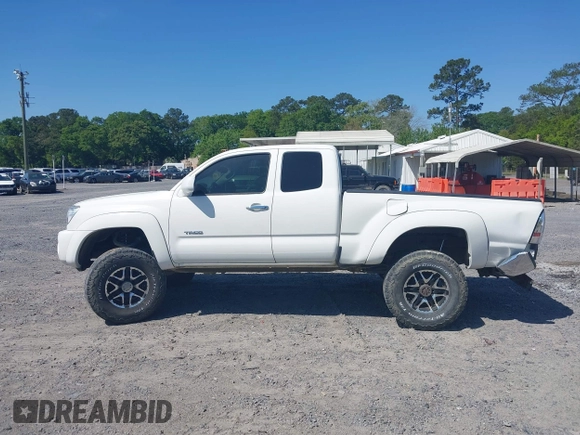 2007 Toyota Tacoma PreRunner with VIN 5TETU62N47Z425485, listed as a IAAI auction lot 42017517 with 209,850 mi miles. Bid and sale history available at carsss.com. Image 14.
