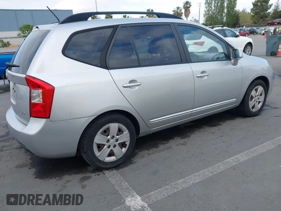 2009 Kia Rondo LX with VIN KNAFG528497222225, listed as a IAAI auction lot 42108192 with 113,040 mi miles. Bid and sale history available at carsss.com. Image 4.