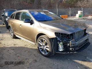 2016 Volvo V60 Cross Country T5 with VIN YV4612HK1G1018856, listed as a IAAI auction lot 41033744 with 120,451 mi miles. Bid and sale history available at carsss.com. Image 1.