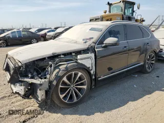 2017 Bentley Bentayga W12 z VIN SJAAC2ZV2HC013026, wystawiony jako Copart lot #72013144 z przebiegiem 43 428 mil mil oraz Szkoda całkowita • Salvage title. Historia ofert i sprzedaży dostępna na DreamBid. Obrazek 1.