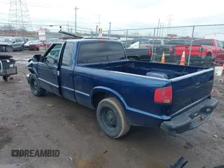 2000 Chevrolet S-10 LS with VIN 1GCCS19WXY8242120, listed as a IAAI auction lot 41675109 with 196,408 mi miles. Bid and sale history available at carsss.com. Image 3.