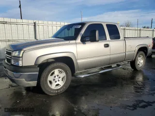2006 Chevrolet Silverado 1500 LT2 with VIN 1GCEK19B76Z285892, listed as a Copart auction lot 49075835 with 182,265 mi miles and Salvage Title. Bid and sale history available at carsss.com. Image 1.